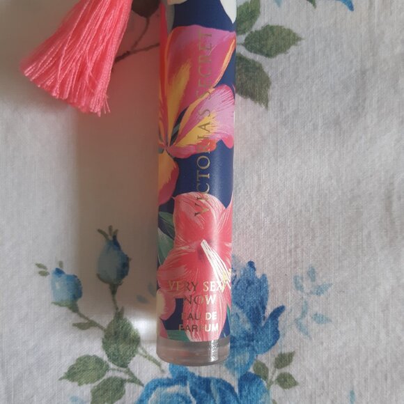 Victoria's Secret Very Sexy Now 2017 - Picture 3 of 4